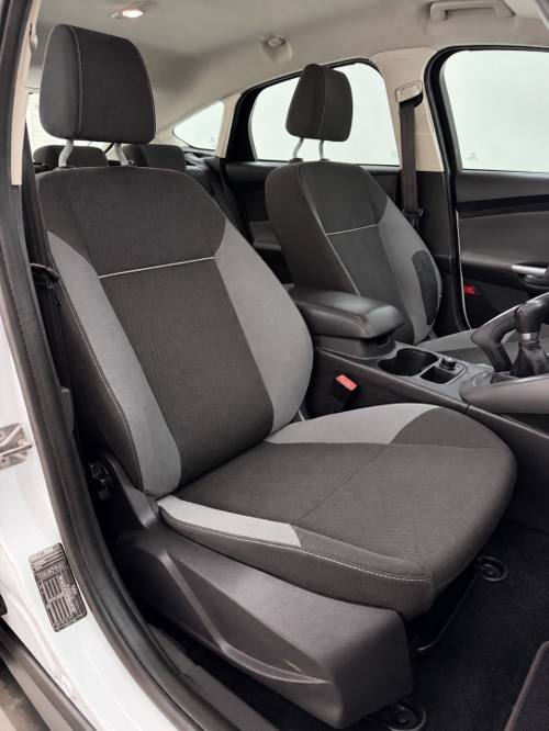 Ford Focus 1.6 Trend 2012 – photo 8
